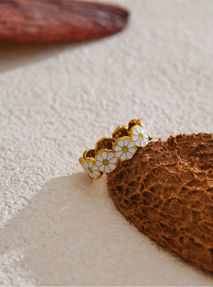 Golden Daisy Flower Fashion Ring