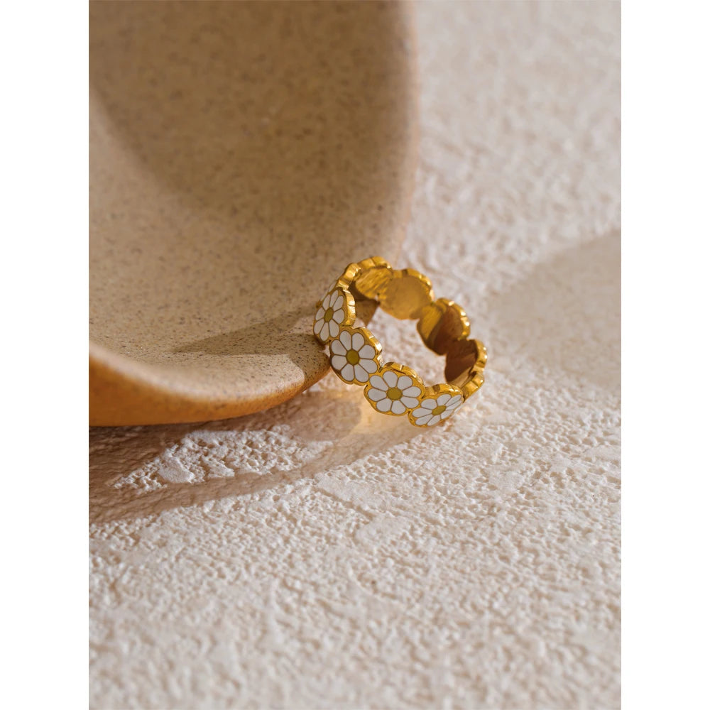 Golden Daisy Flower Fashion Ring