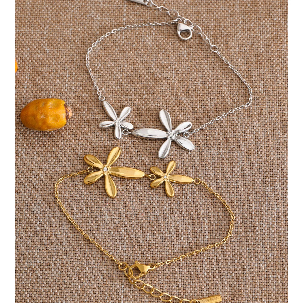 Waterproof Flower Charm Bracelet