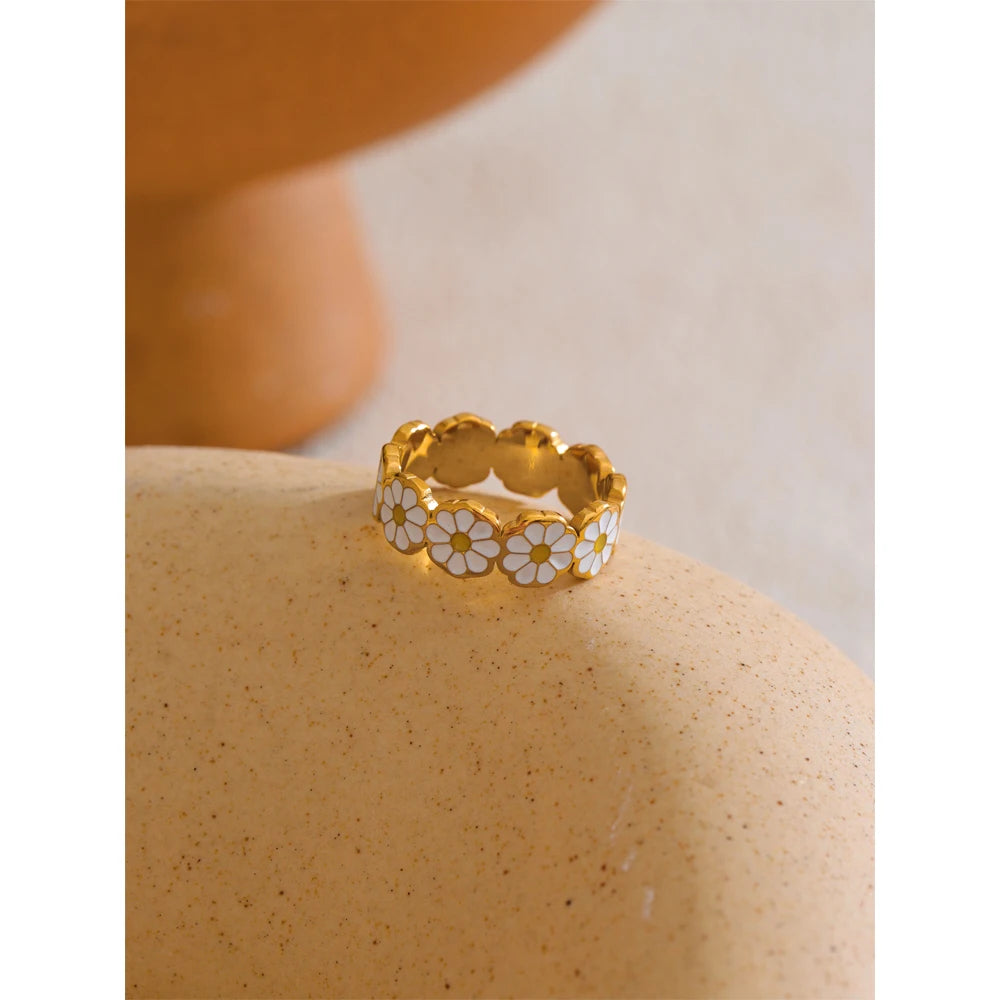 Golden Daisy Flower Fashion Ring
